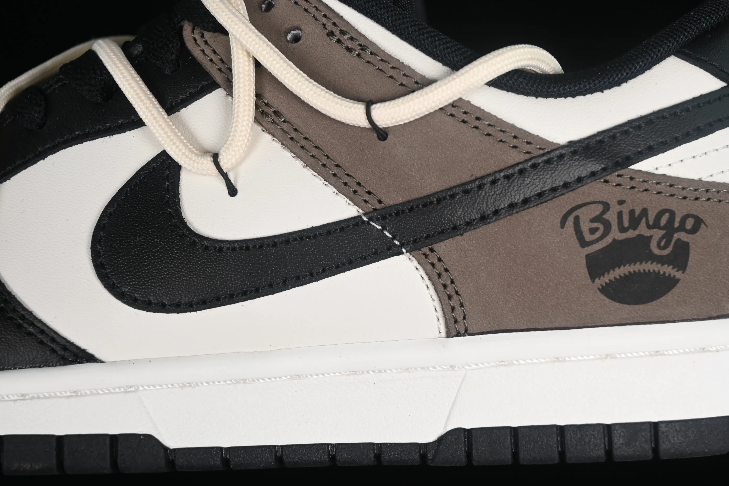 All Categories Nk SB Dunk Series Nk SB Dunk Low Low-top Sneakers Nk Dunk Low Retro "Black" Tricky Doll Time and Space Dust Minimalist Retro Black Brown SB Strap Low-top Casual Sneakers DD1391-100